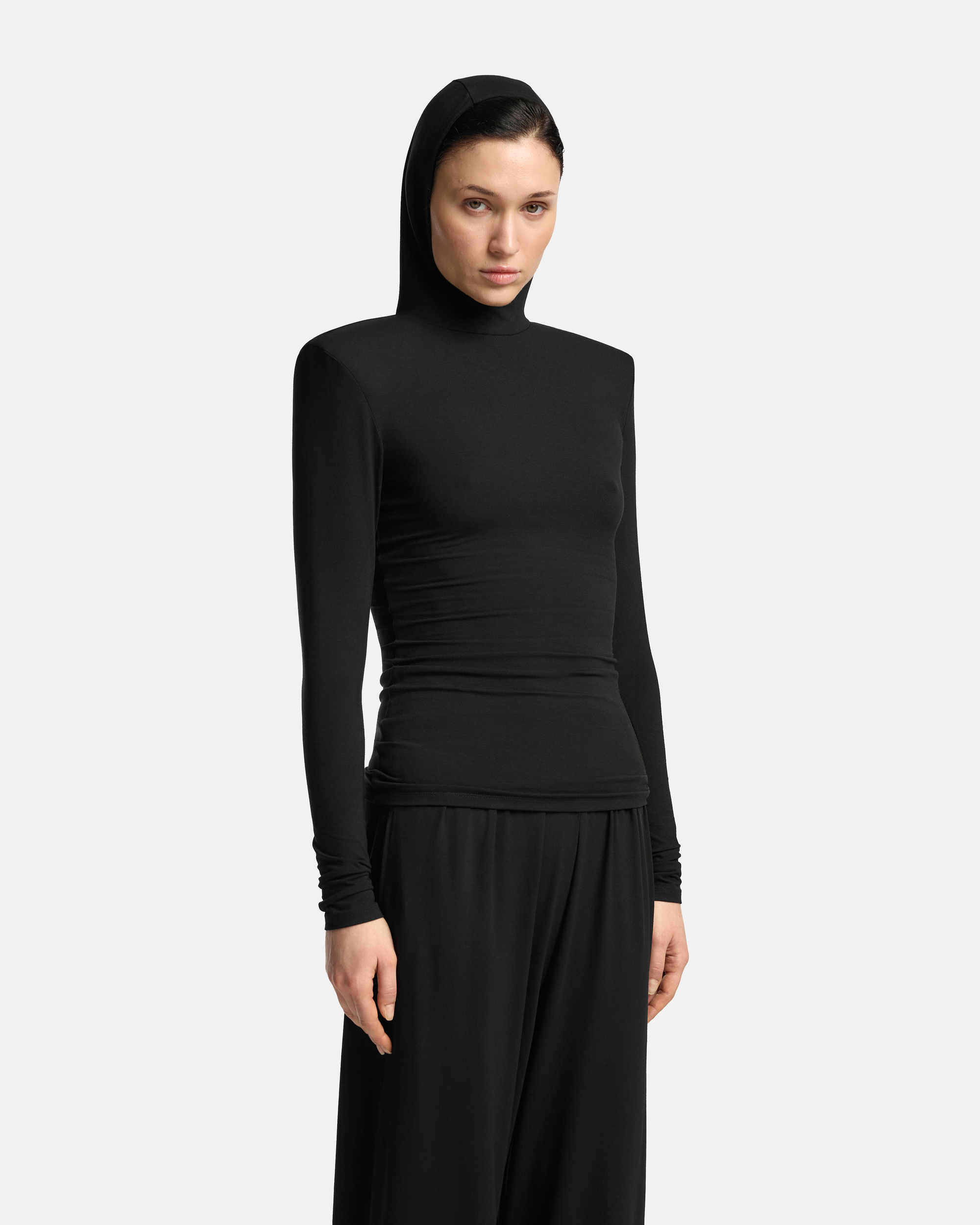 ЛОНГСЛИВ С КАПЮШОНОМ ИЗ ТРИКОТАЖА