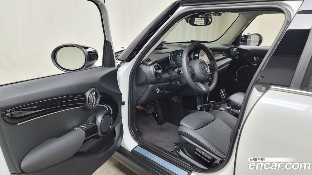 Mini Cooper 5 даерей Classic (08.2023)