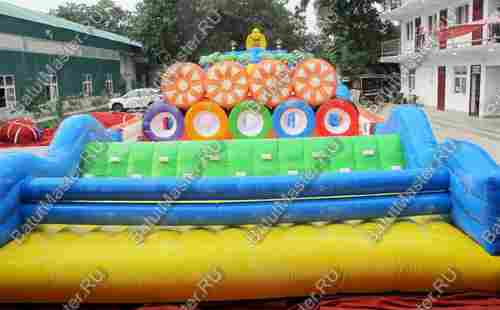 Коммерческая надувная полоса препятствий "В поисках приключений"