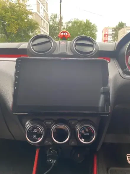 Магнитола для Suzuki Swift 5 2016-2023 (рамка глянцевая 10) - Teyes CC3 на Android 10, QLED, ТОП процессор, 4Гб+32Гб, CarPlay, 4G SIM-слот