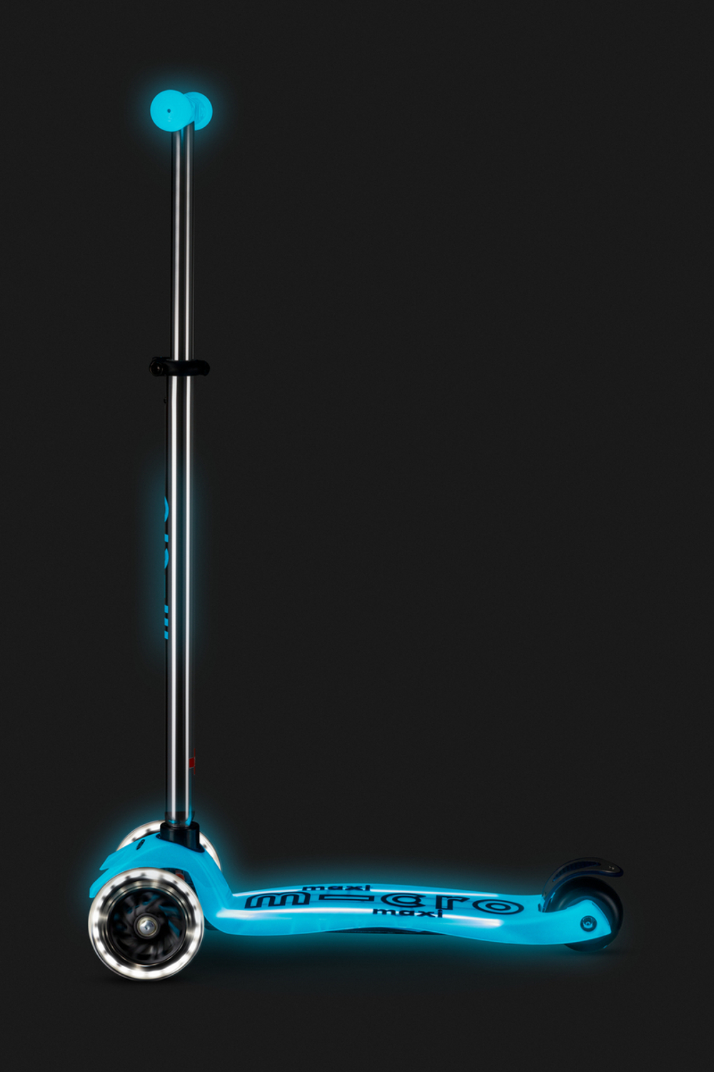 Самокат Maxi Micro Deluxe Glow Plus (светящийся) LED синий кристалл