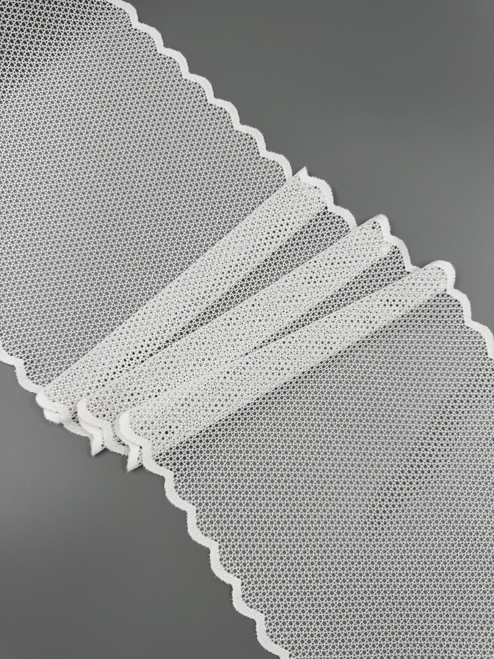 Эластичное кружево теплое белое крупная ячейка ширина 22 см