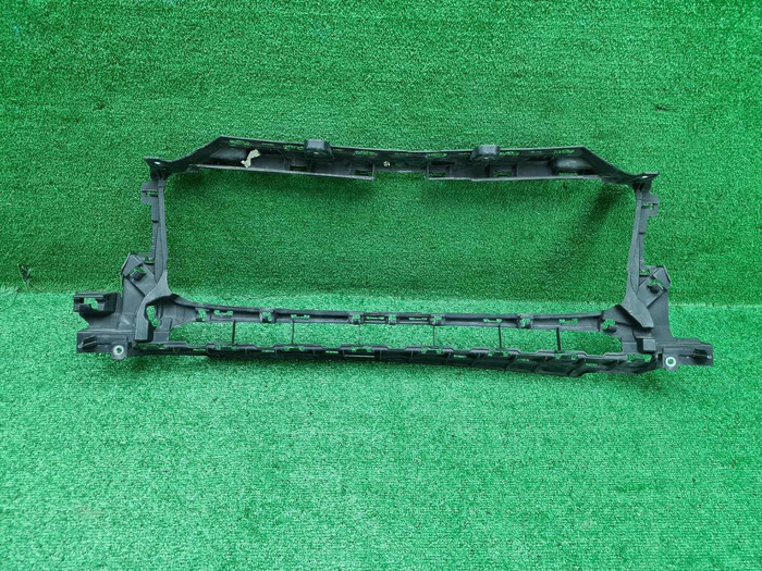 Кронштейн решетки радиатора Mercedes G W463 18-24