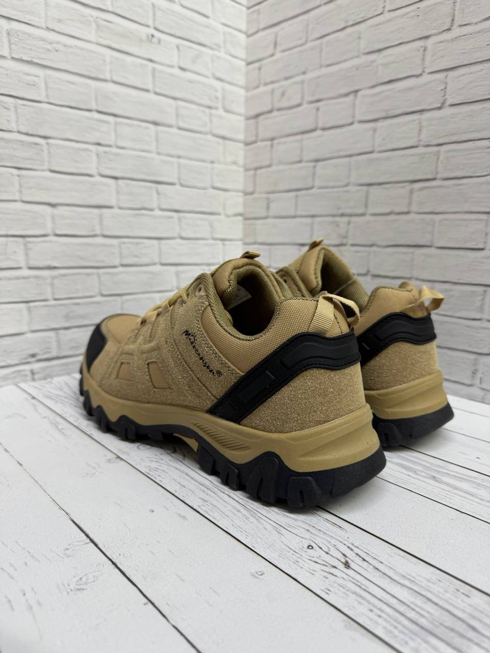 Трекинговые кроссовки песок