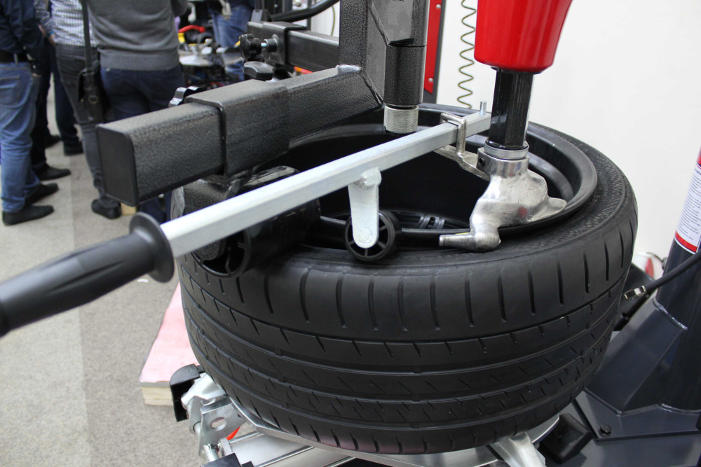 TC24L Шиномонтажный полуавтоматический станок 220В