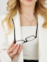 Оправа модных женских очков для зрения