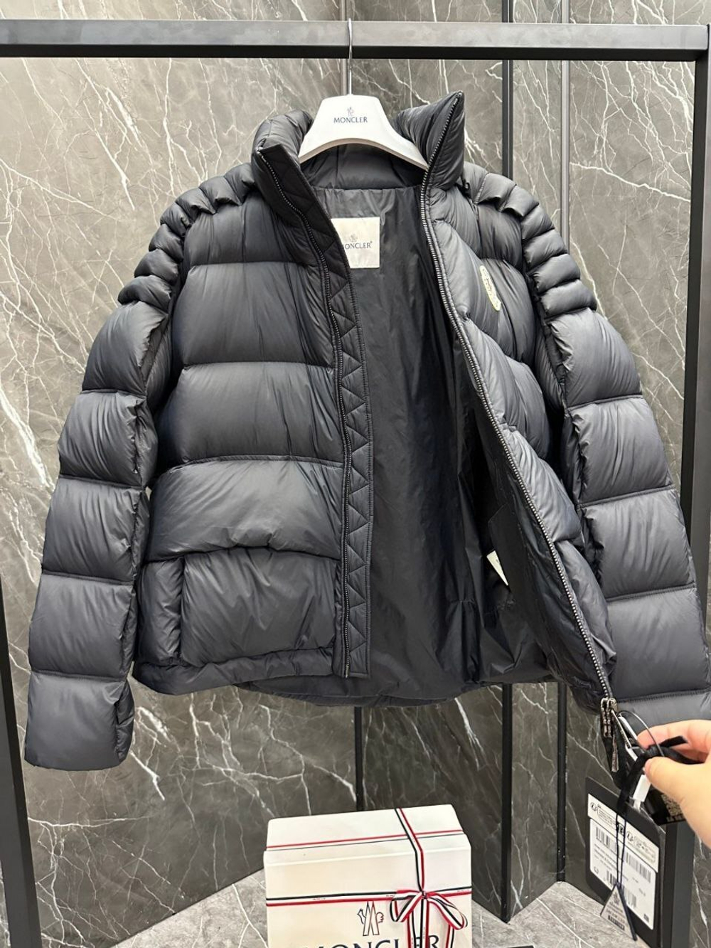 Пуховик Moncler