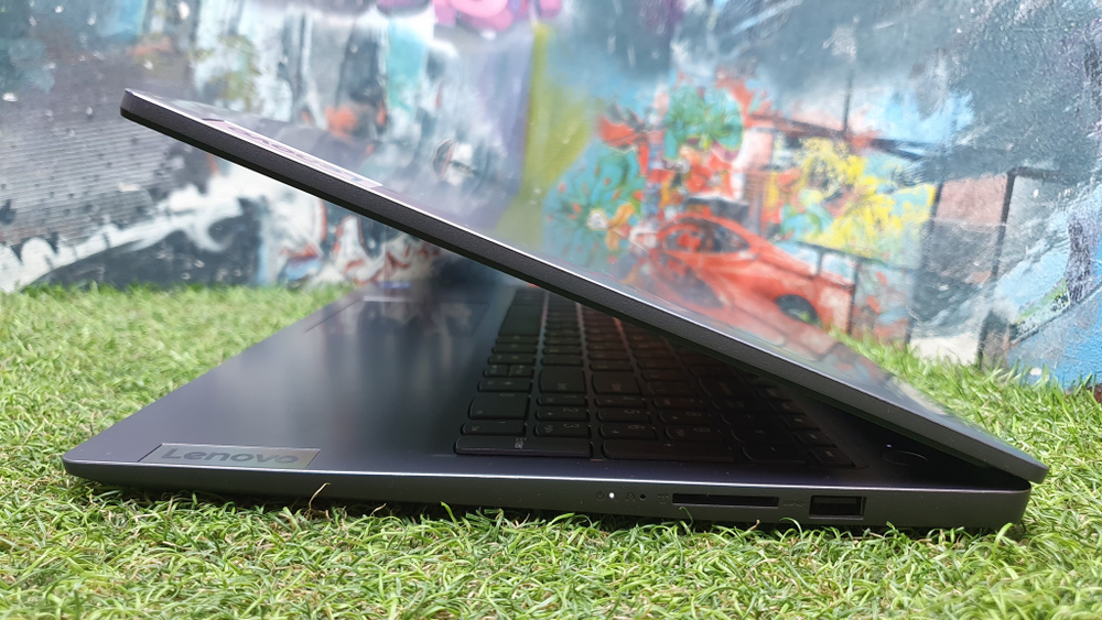 Ноутбук Lenovo i3-13/8Gb/FHD/IdeaPad Slim 3 15IRU8 82x700dbue/Windows 11