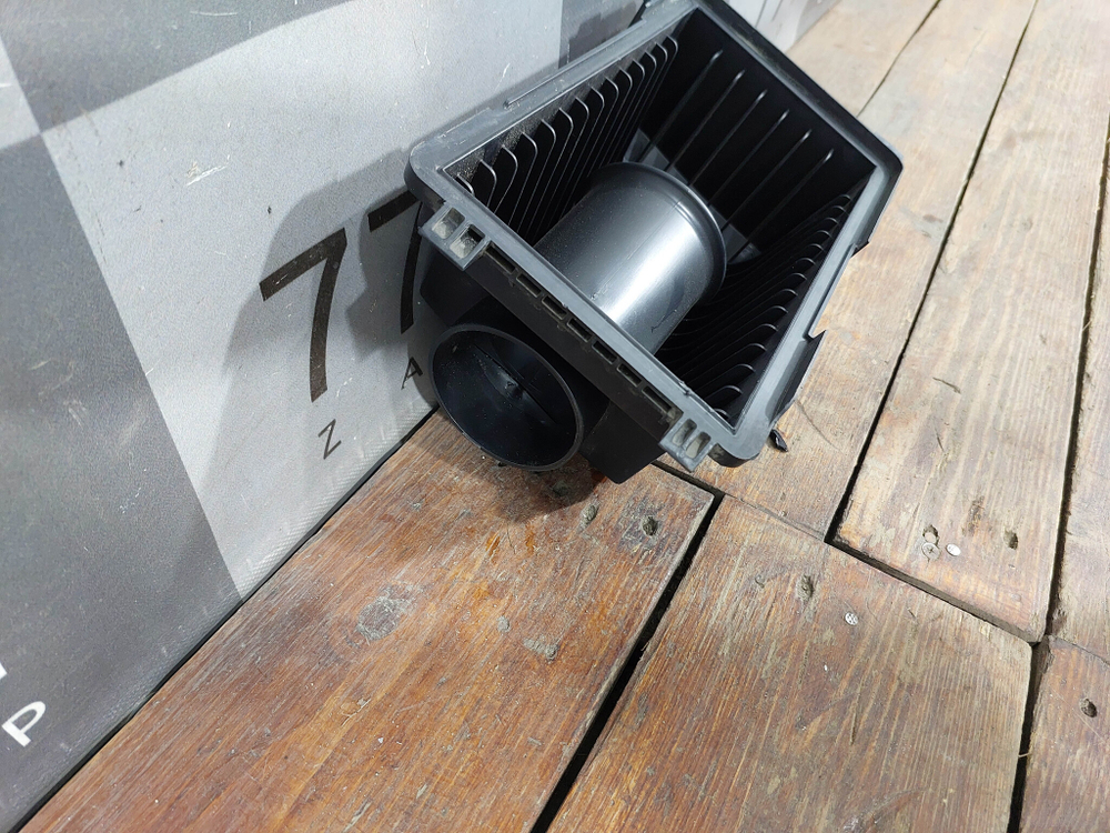 Крышка воздушного фильтра Solaris 2 / Rio 4 17-нв Б/У Оригинал 28110H8100