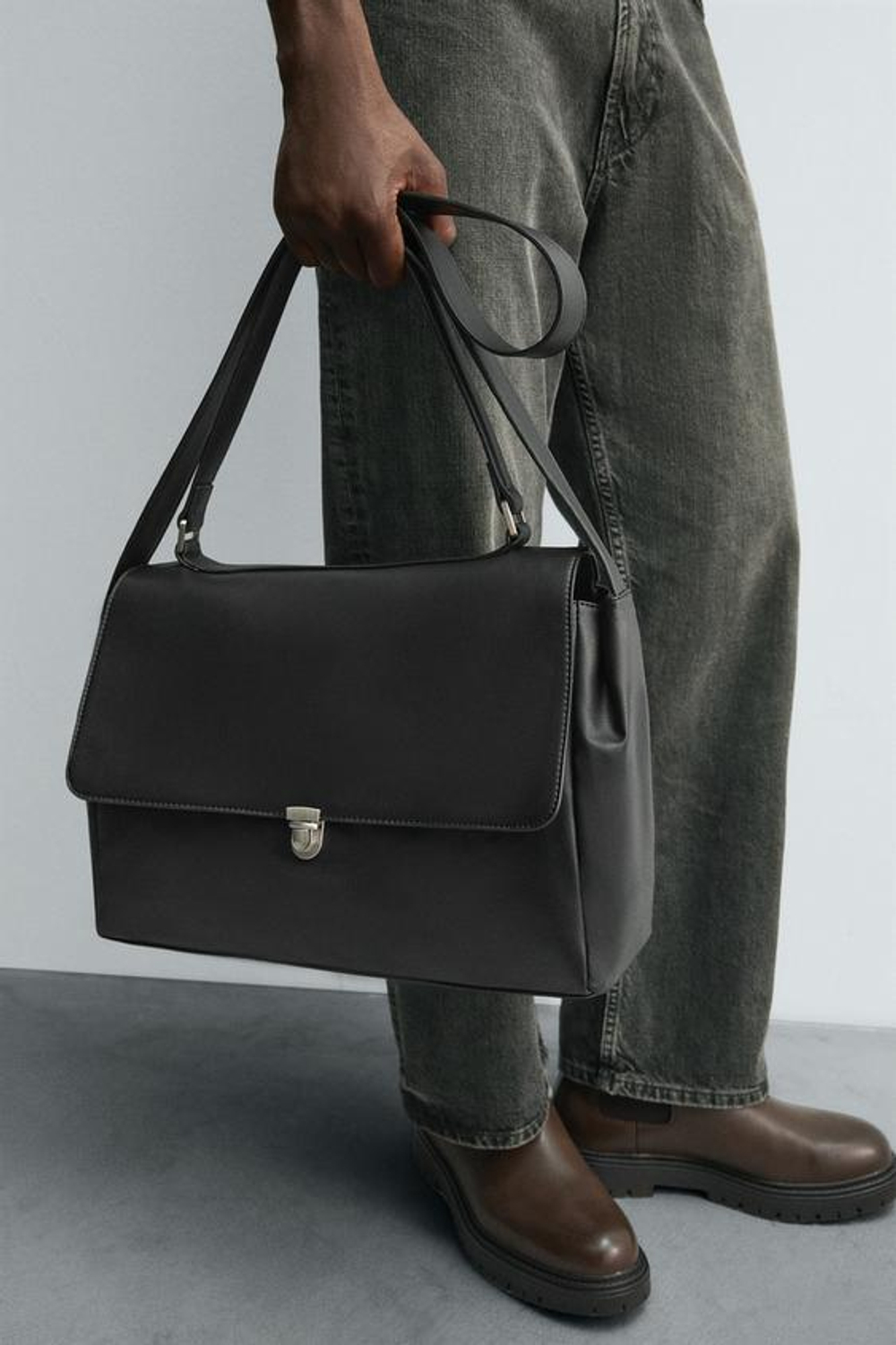 ZARA ОДНОТОННАЯ СУМКА ЧЕРЕЗ ПЛЕЧО, ЧЕРНЫЙ