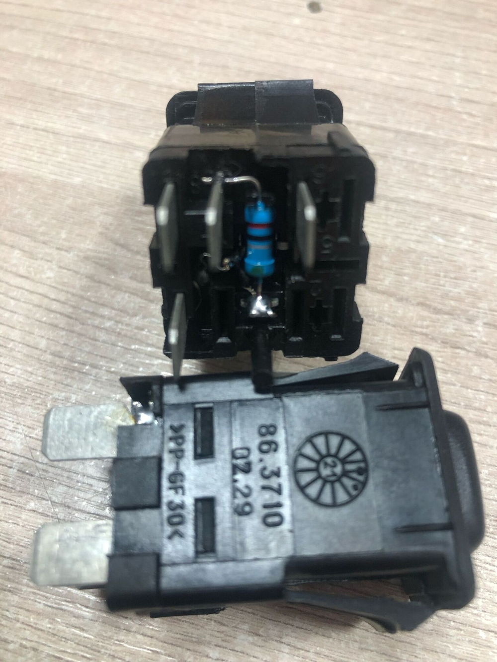 Кнопка блокировки межосевого дифференциала, шт *Россия