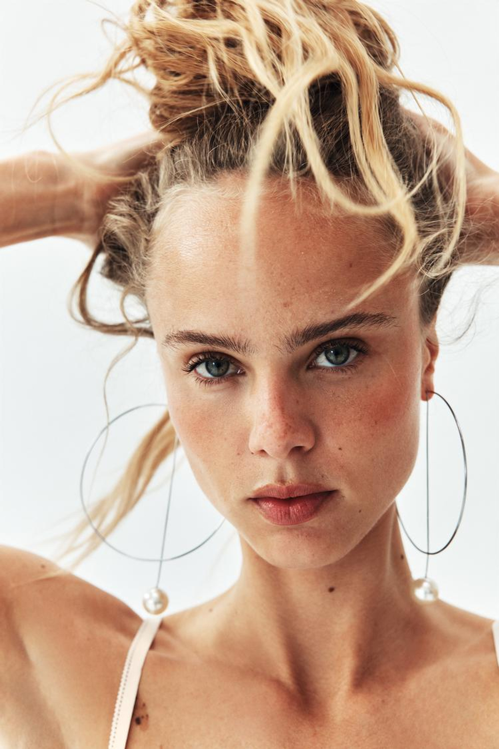 ZARA МАКСИ-СЕРЬГИ-КОЛЬЦА С ИСКУССТВЕННЫМ ЖЕМЧУГОМ, СЕРЕБРИСТЫЙ