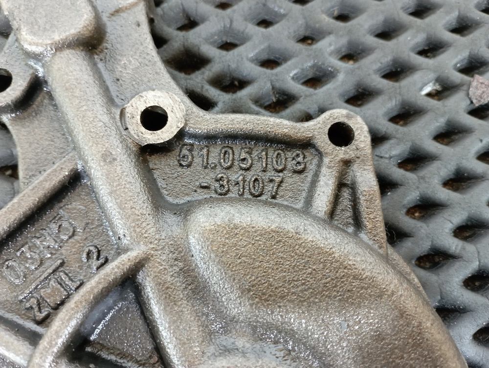 Крышка масляного насоса