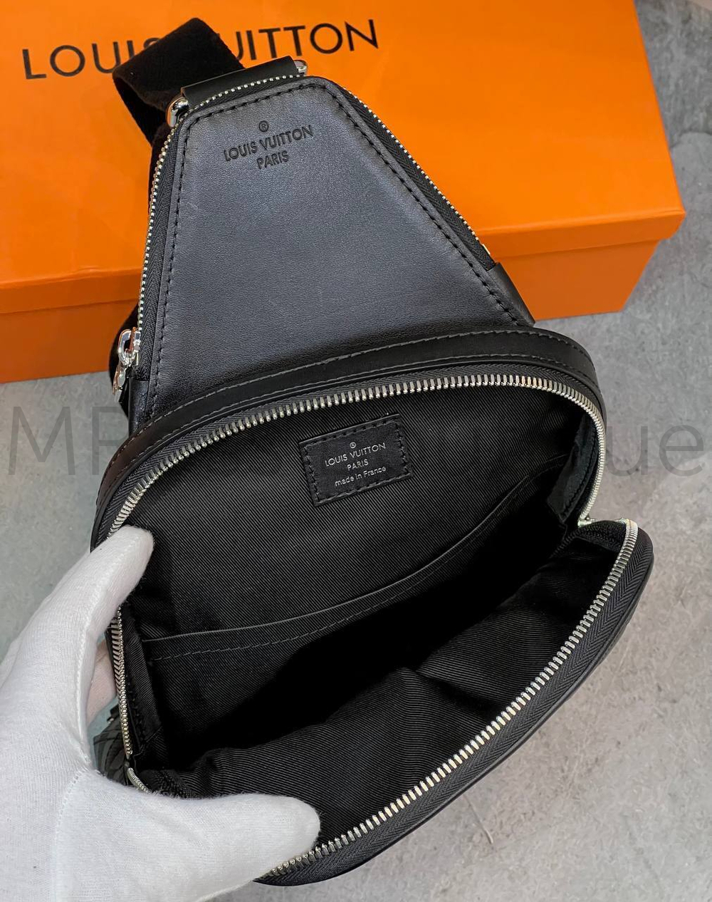 Кожаная черная сумка Avenue Sling NM Louis Vuitton