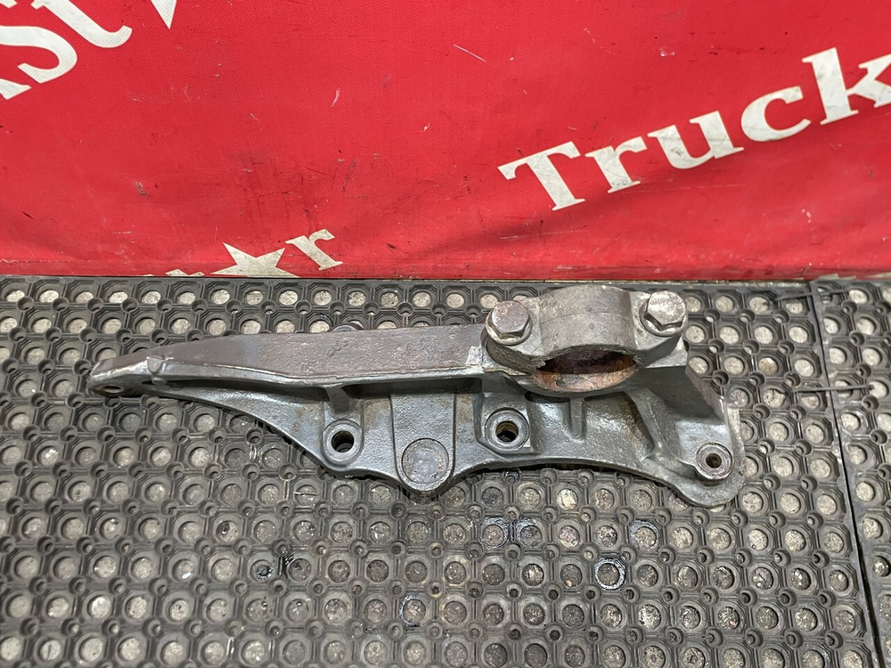 Кронштейн пневморессоры правый