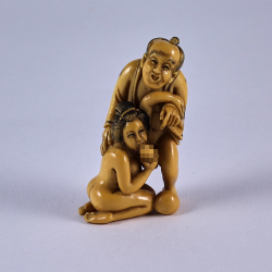 Эротическая статуэтка нэцкэ Обнаженная пара на боку