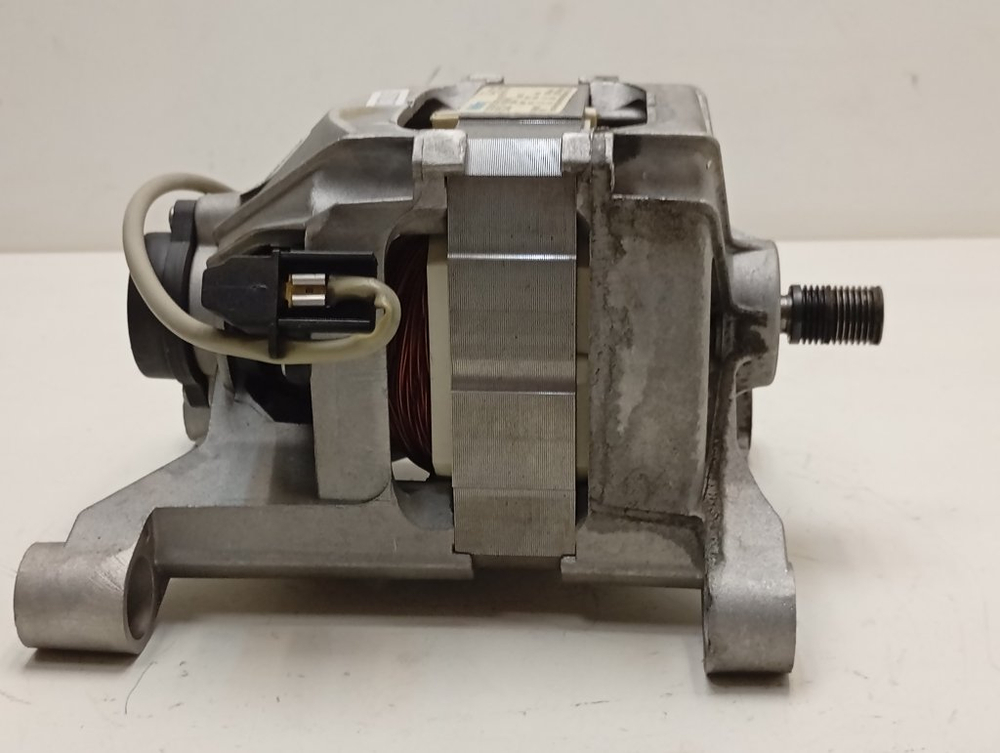 IWUB4085CIS кт59 Двигатель для стиральной машины Indesit 16002657602 б/у