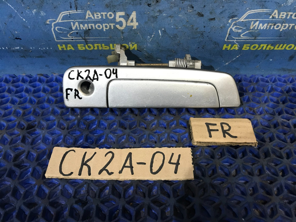 Ручка двери передней правой внешняя MITSUBISHI LANCER 1998