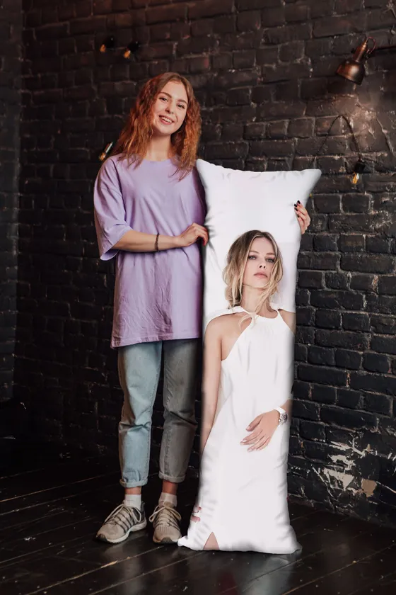 Дакимакура Марго Робби №3