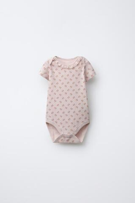 ZARA НАБОР ИЗ ПЯТИ БОДИ С ЦВЕТОЧНЫМ ПРИНТОМ, ПУДРОВО-РОЗОВЫЙ