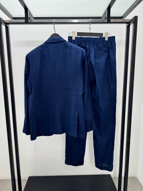 Льняной костюм Kiton