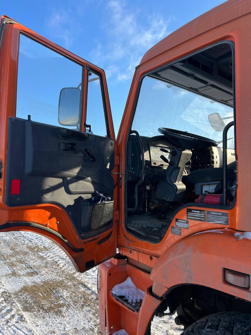 КамАЗ 6520 6x4 Самосвал 6520-3026041-53 (Дизельный, 11,8 л, 400 л.с., МТ)