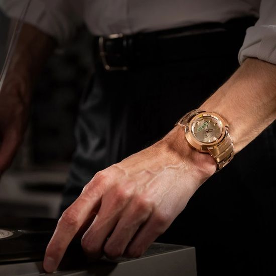 Наручные часы Casio G-Shock AWM-500GD-4ADR