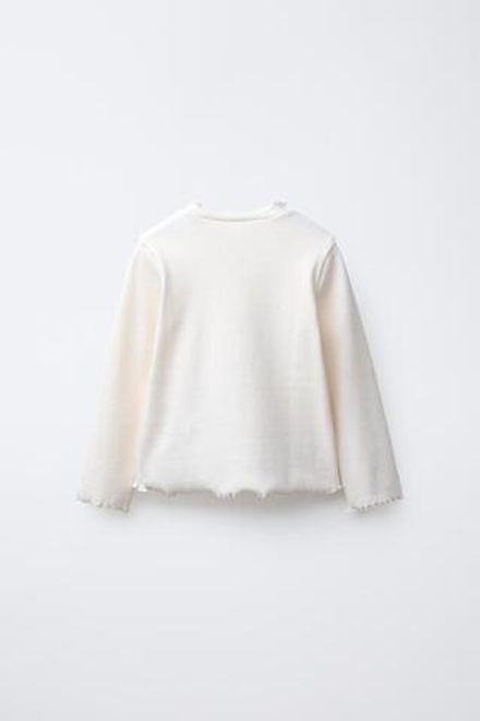 ZARA ФУТБОЛКА В РУБЧИК С ВЫШИВКОЙ, ЭКРЮ