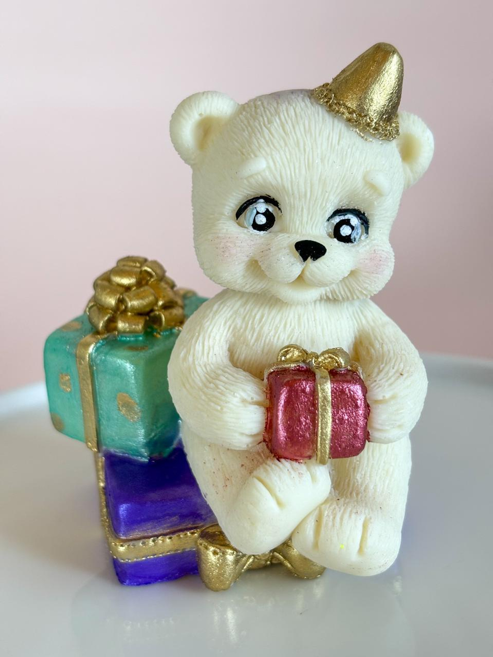 Фигурка из шок. глазури "Мишка на подарках"