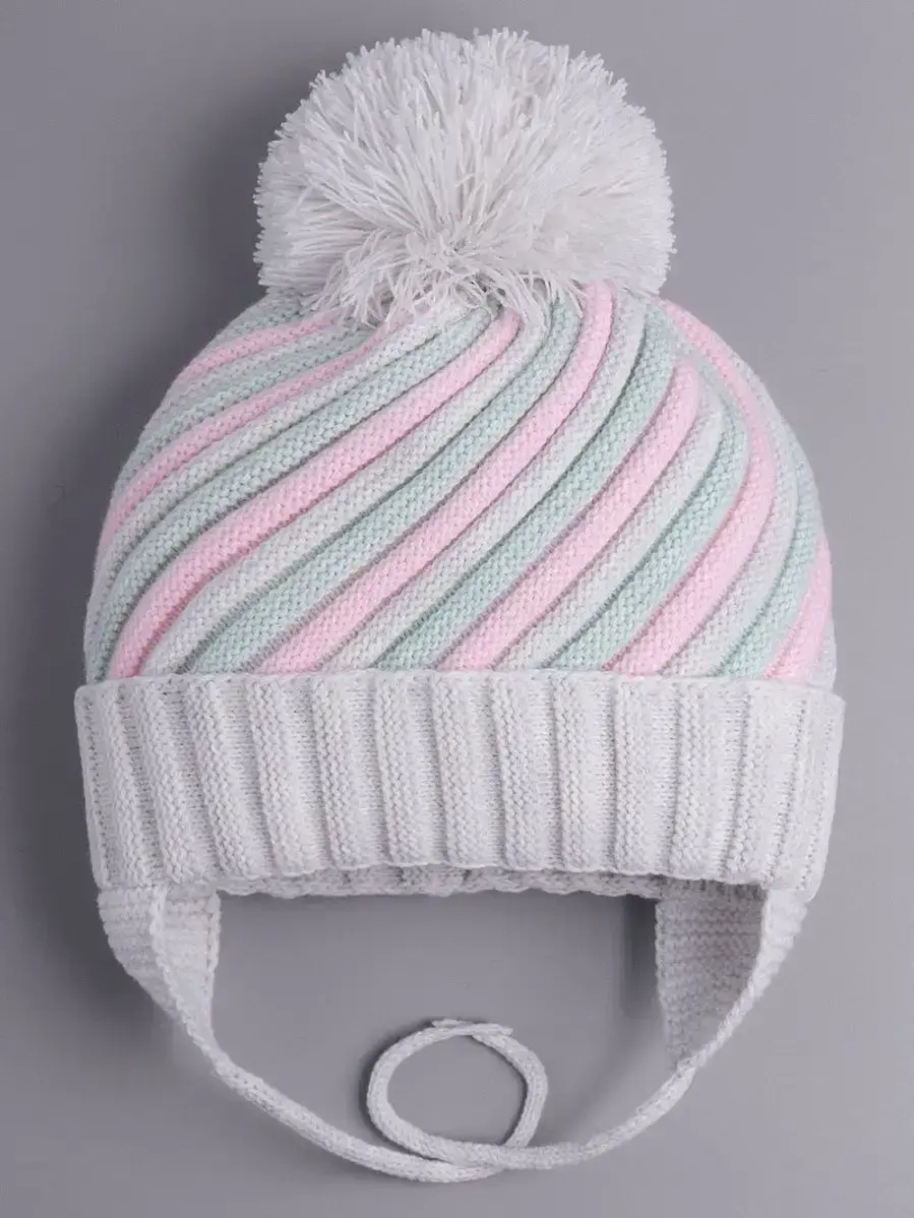 Шапка для девочки на завязках на осень