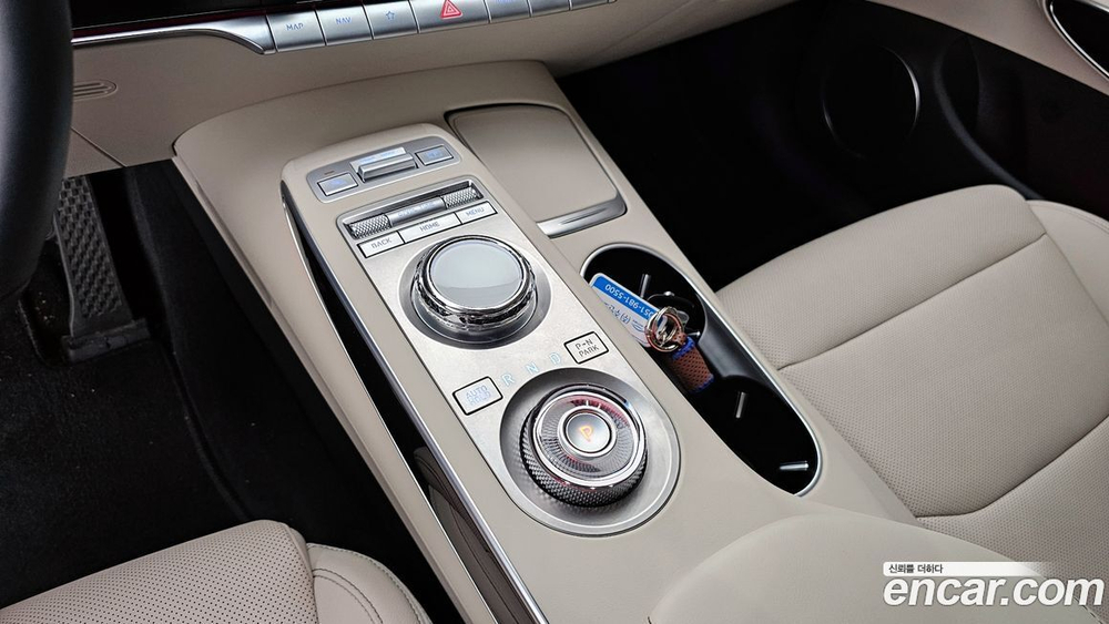 Genesis GV70 2.2 Дизель 2WD (04.2022)