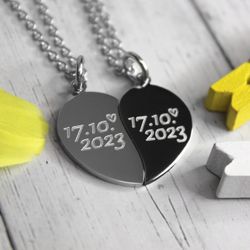 Парные кулоны подвески Две половинки сердца черная и белая с гравировкой на заказ