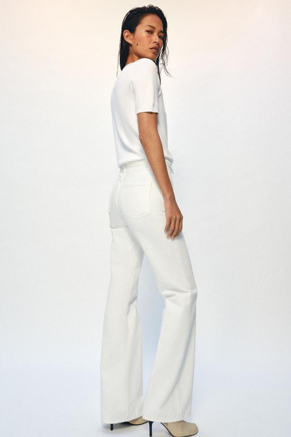 ZARA ДЖИНСЫ FLARE С ВЫСОКОЙ ПОСАДКОЙ — ZW COLLECTION, БЕЛЫЙ