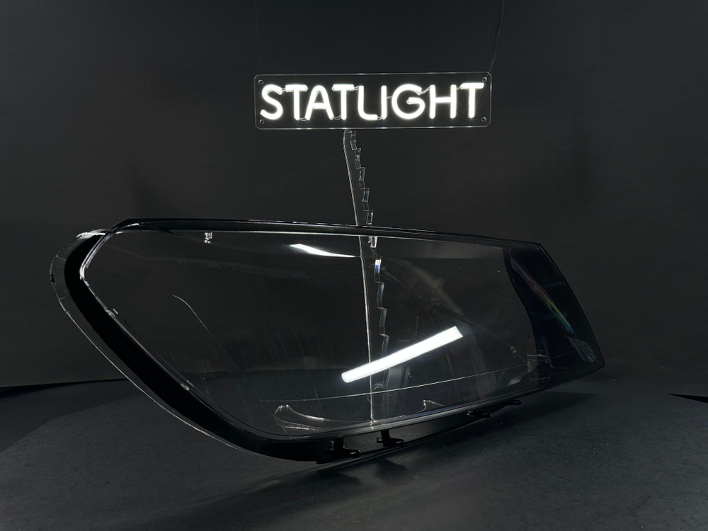 Правое стекло фары Volkswagen Touareg FL NF 2015-2019