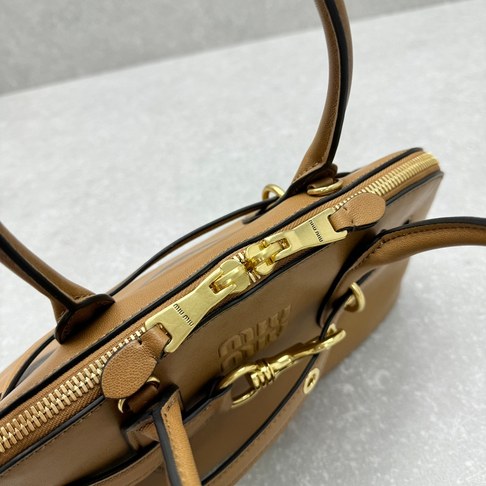 Miu Miu Aventure 33 cm