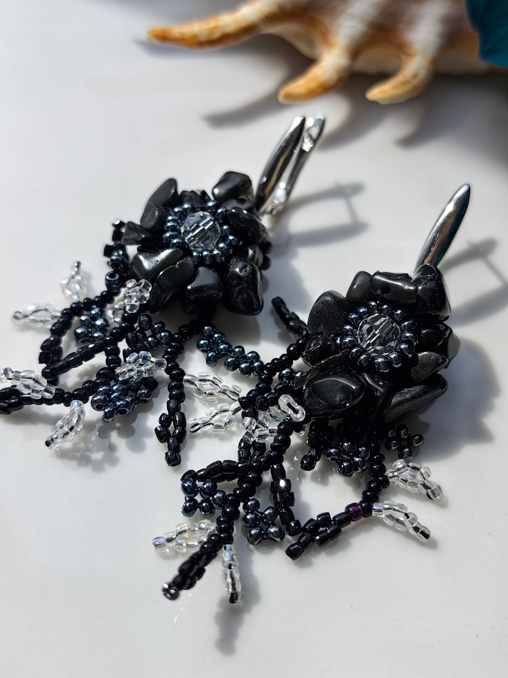 Серьги "Цветы" ручной работы из бисера с камнем камнем агат и кристаллами Swarovski