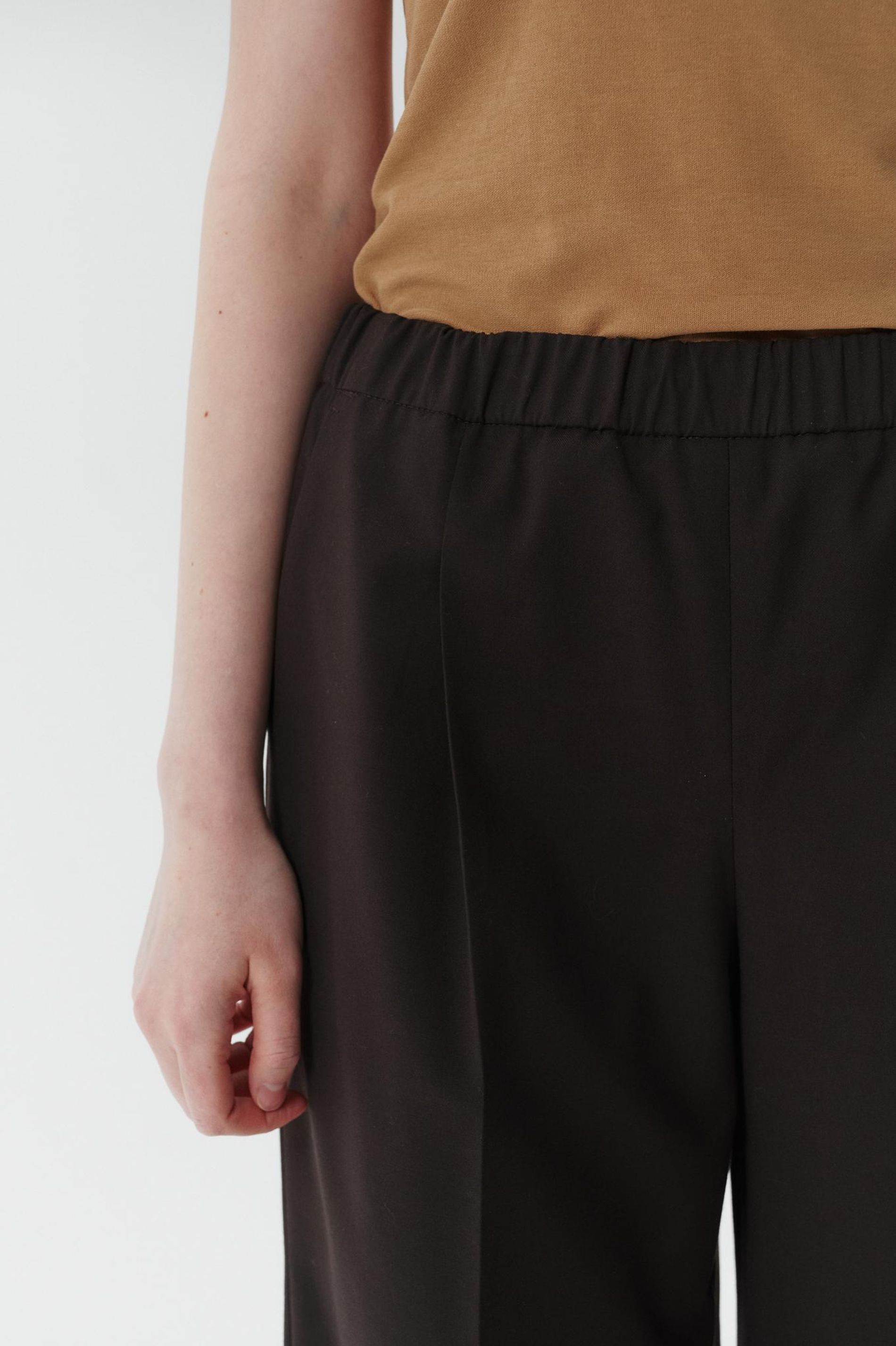 Брюки на резинке brown