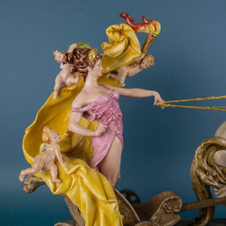 Винтаж: Фарфоровая мануфактура Capodimonte «Афродита в колеснице»