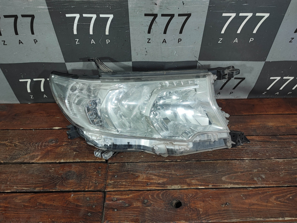 Фара правая галоген Toyota Land Cruiser Prado 150 17-нв Б/У Оригинал 8113060N10