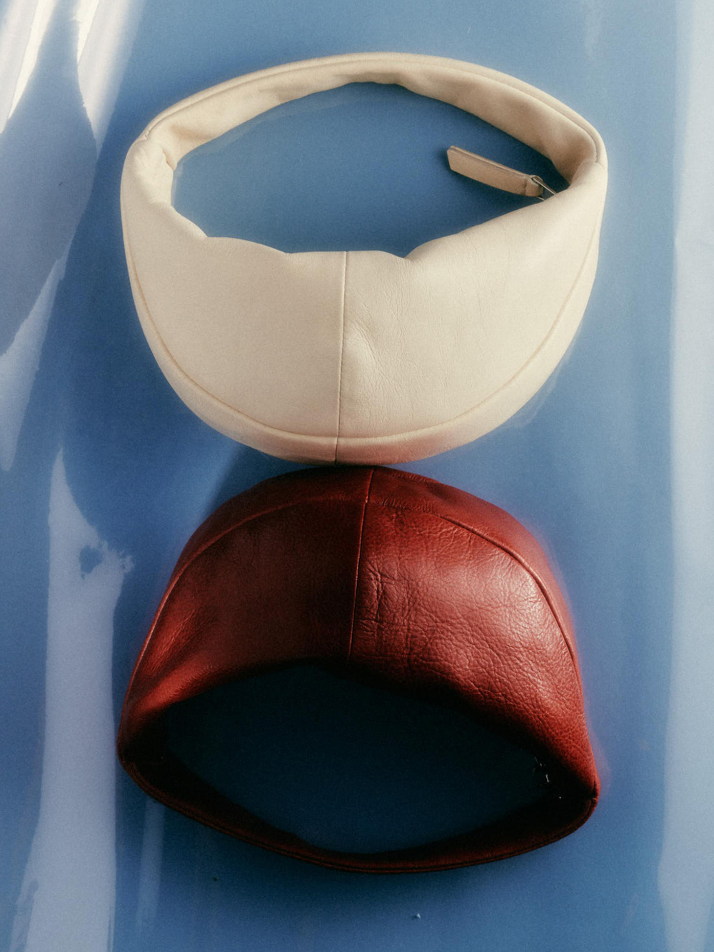 Massimo Dutti Миниатюрная сумка-полумесяц из кожи наппа, белый