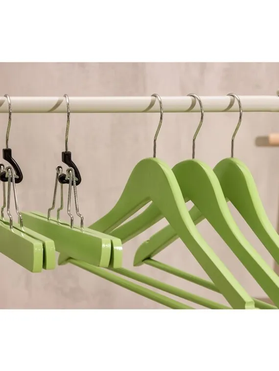 Вешалка деревянная для брюк и юбок с зажимами SAVANNA «Тэри», 28×11,5×2,8 см, цвет зелёный