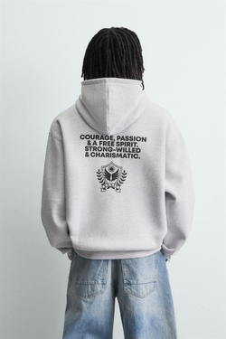 ZARA ТОЛСТОВКА С КОМБИНИРОВАННЫМИ НАДПИСЯМИ, СЕРЫЙ МЕЛАНЖ