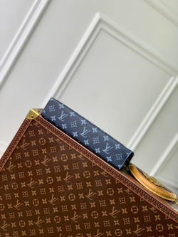 Louis Vuitton Pochette Voyage MM