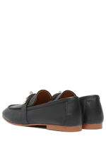 Женские кожаные чёрные лоферы с металлической вставкой