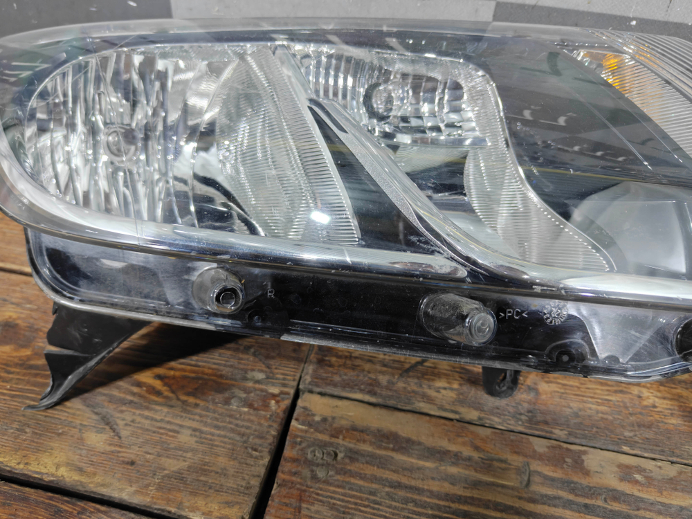 Фара правая LADA Largus 21-нв Б/У Оригинал 8450095268