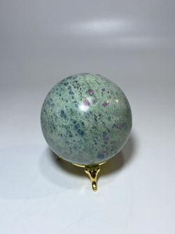 Шар из рубина в фуксите