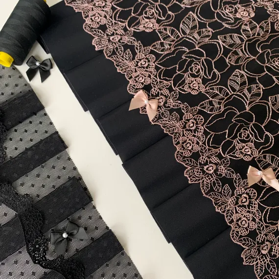 Вышивка на сетке чёрная/сер.пион 20 см