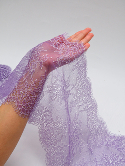 Кружево шантильи яркая лаванда с шампанью неэластичное ширина 22 см ОТРЕЗ 1 м