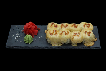 Запеченый ролл "Сырный" с такуаном и огурцом