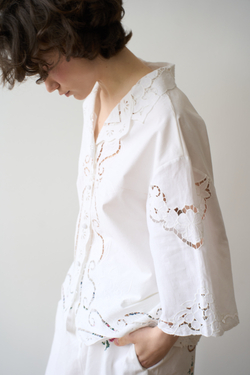 Рубашка с перфорированной вышивкой